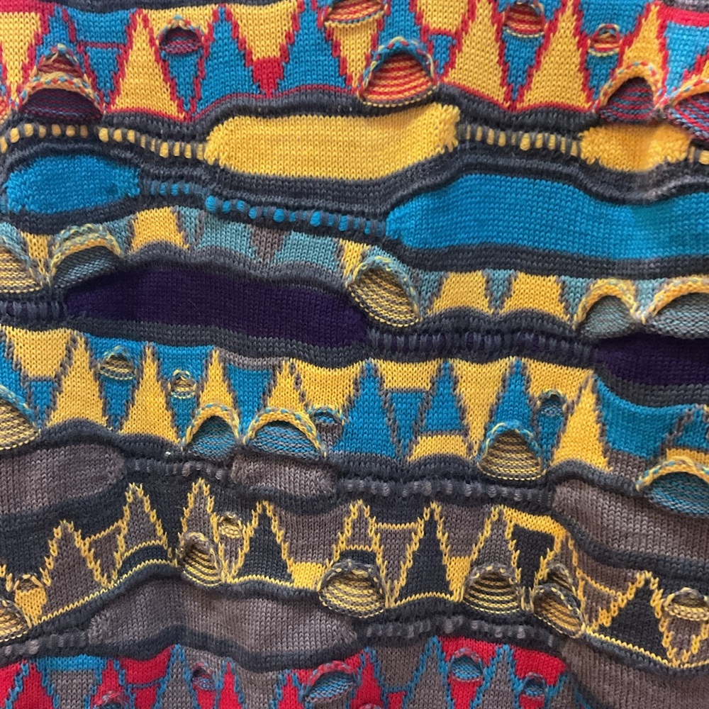 COOGI Men’s Pure Wool Yellow and Blue Crewneck Sweater with Bold Patterns - Picture 3 of 4